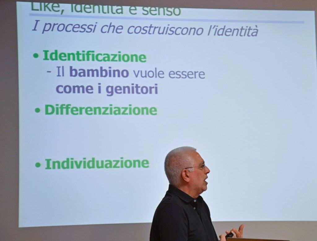 Like, identità e senso. Cosa cercano davvero i giovani
