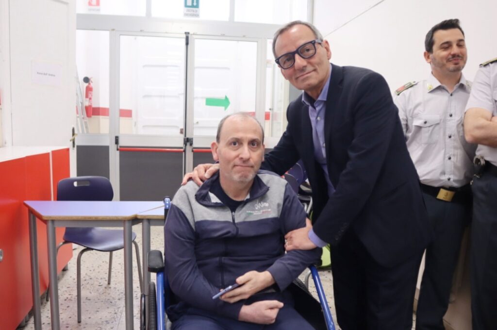Mimmo Battaglia vota alle elezioni comunali 2026