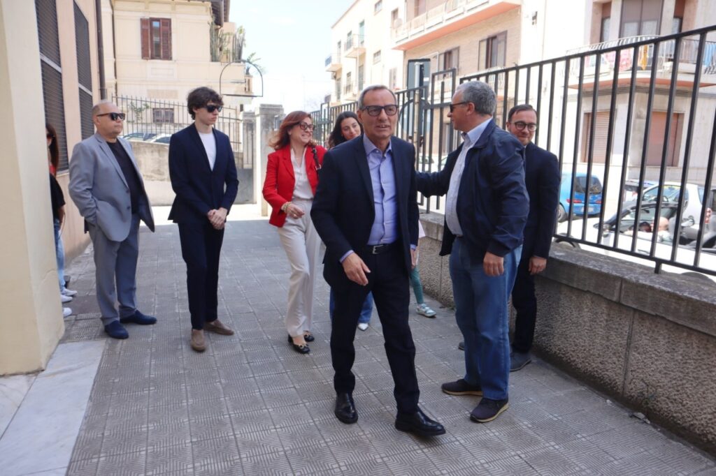 Mimmo Battaglia vota alle elezioni comunali 2026