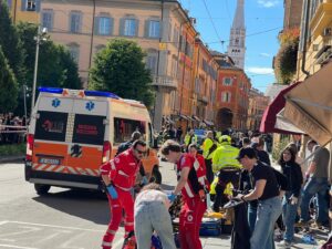 Modena auto falcia pedoni