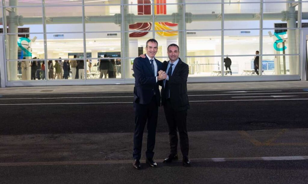 Occhiuto e Cannizzaro davanti alla nuova Aerostazione