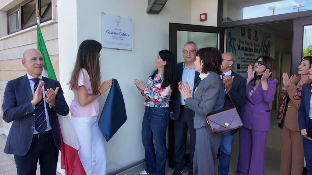 Palestra Liceo Scientifico Alessandro Volta intitolata a a coach Gaetano Gebbia