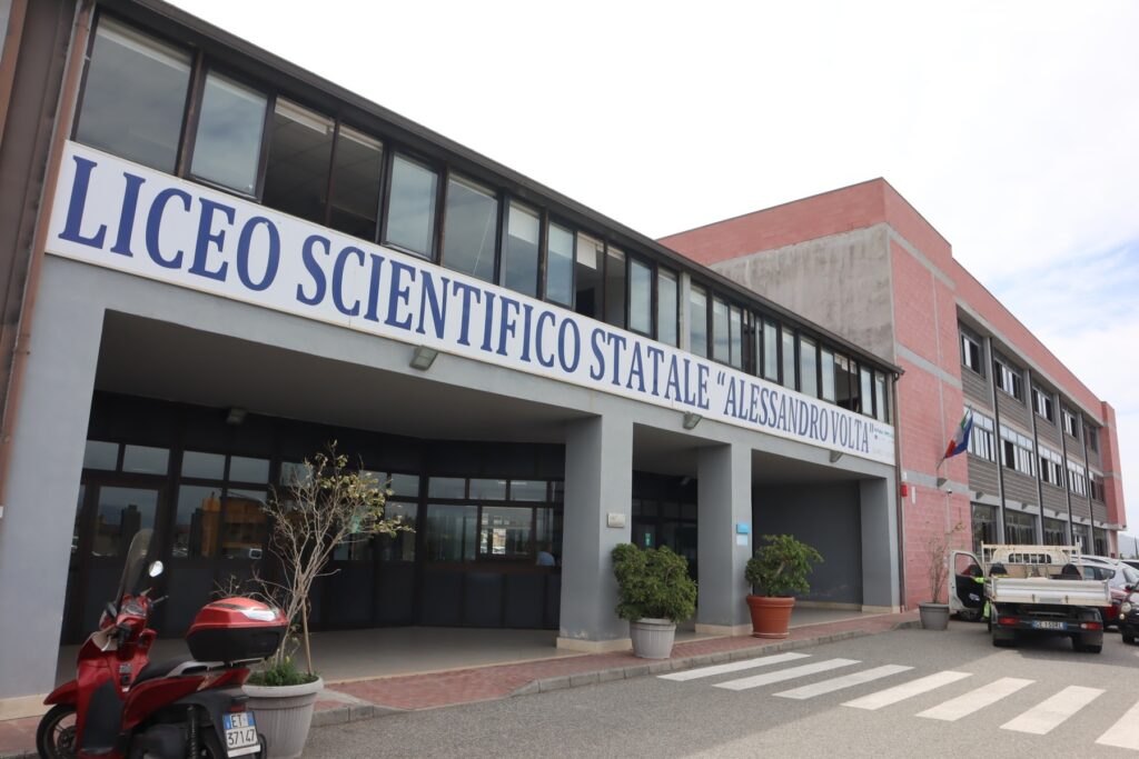 Palestra Liceo Scientifico Alessandro Volta intitolata a a coach Gaetano Gebbia