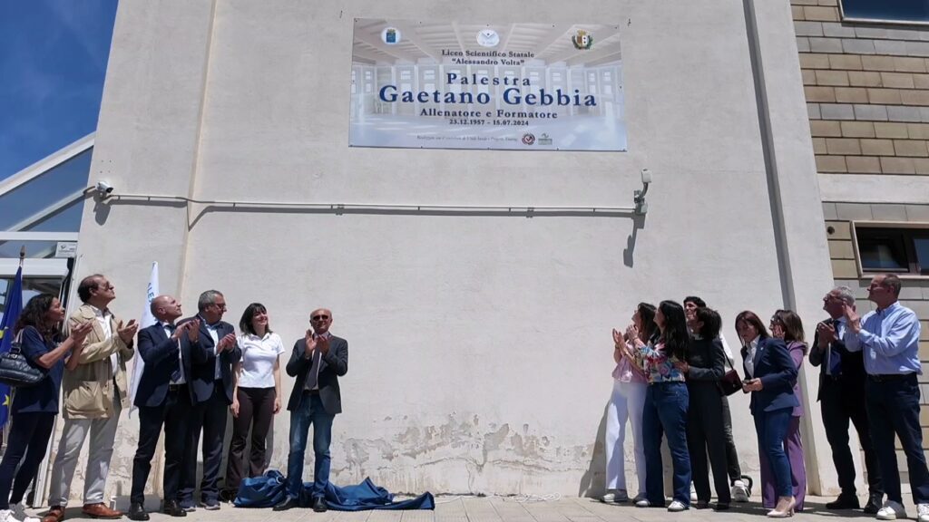 Palestra Liceo Scientifico Alessandro Volta intitolata a a coach Gaetano Gebbia