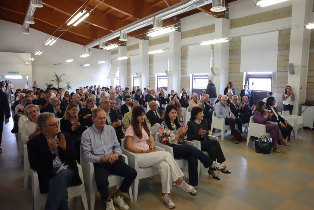 Palestra Liceo Scientifico Alessandro Volta intitolata a a coach Gaetano Gebbia