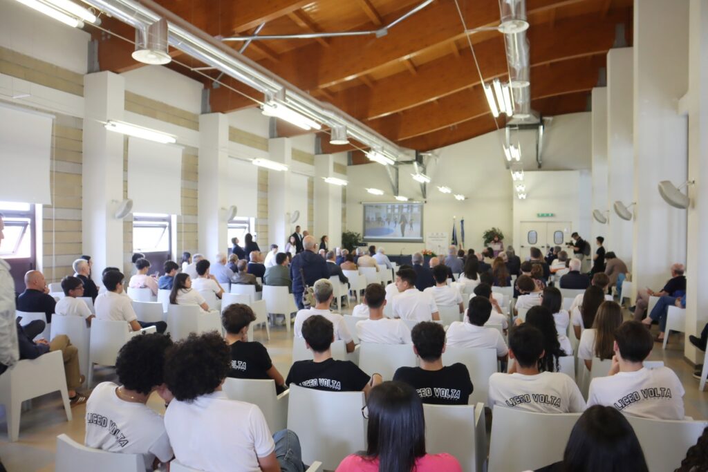 Palestra Liceo Scientifico Alessandro Volta intitolata a a coach Gaetano Gebbia