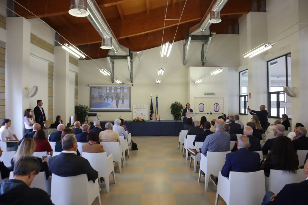 Palestra Liceo Scientifico Alessandro Volta intitolata a a coach Gaetano Gebbia