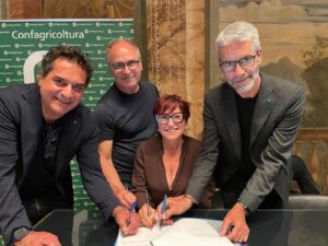 Pasquale Barbalaco firma CCNL