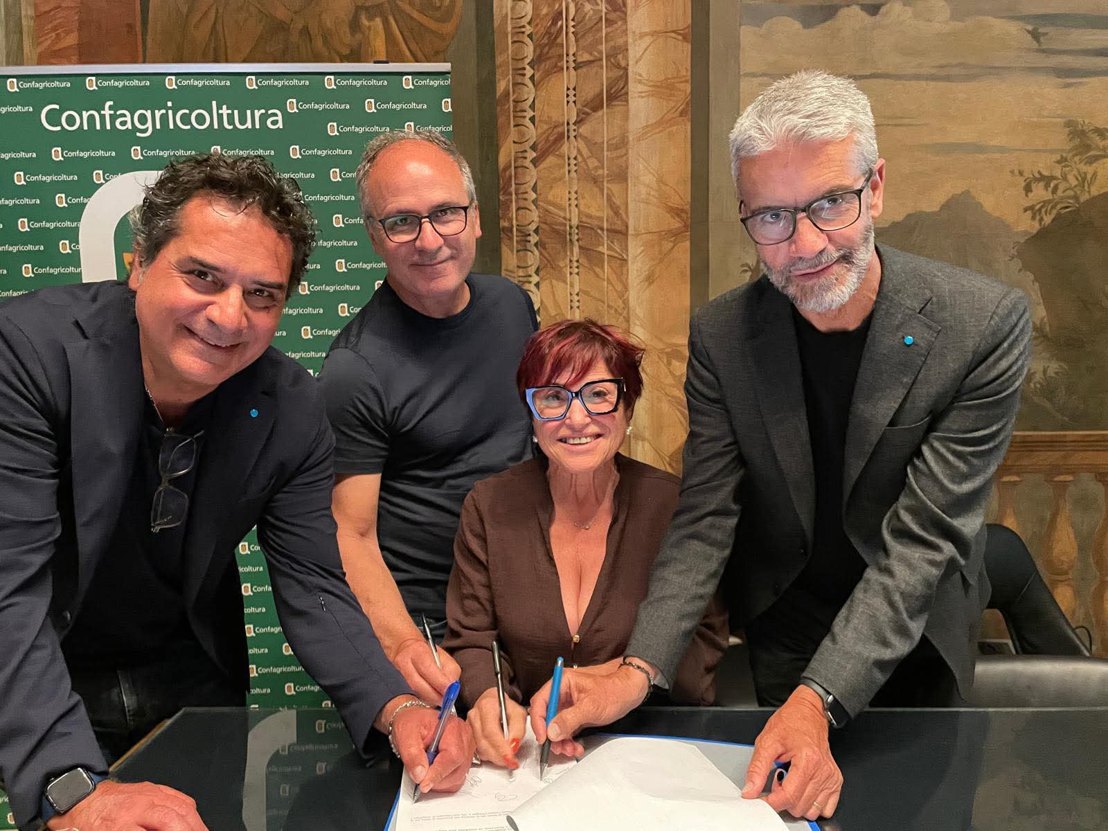 Pasquale Barbalaco firma CCNL