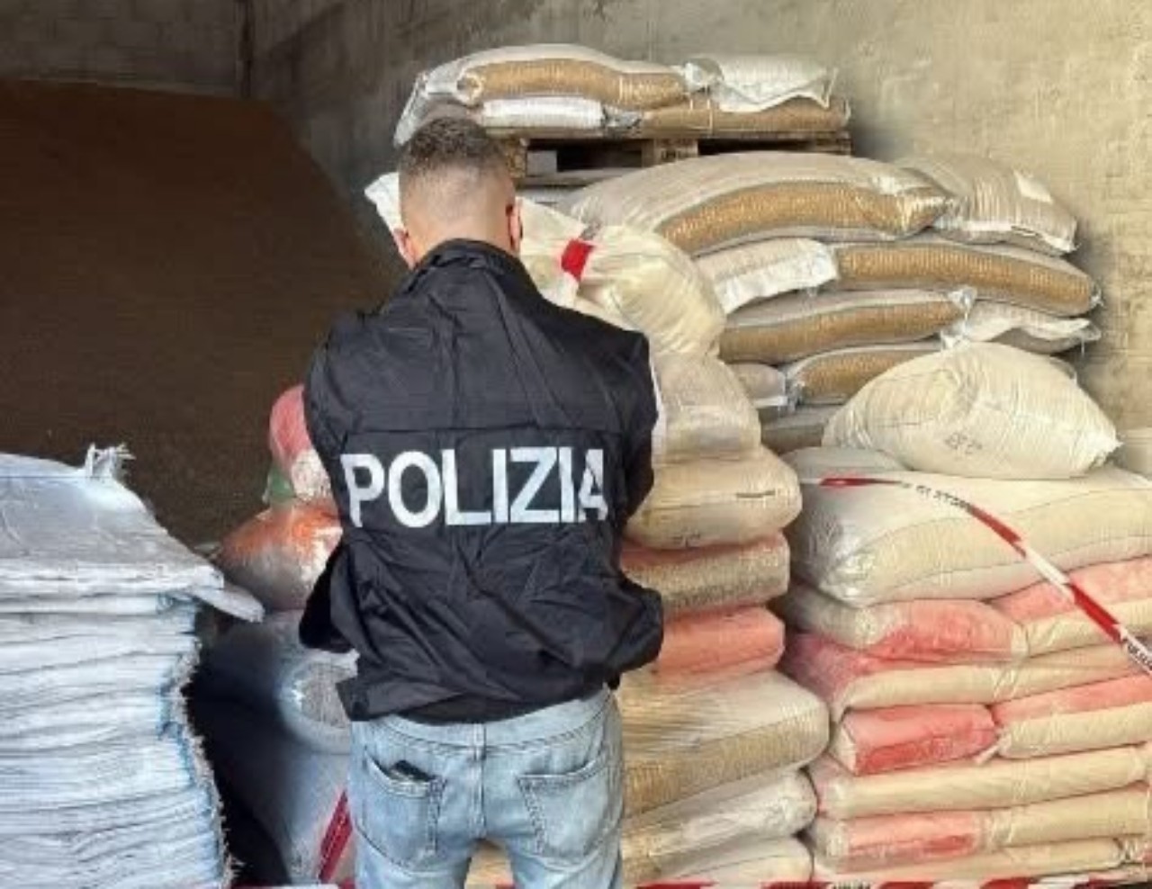 Polizia sequestri ingrosso alimentari