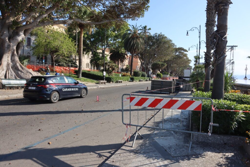 Preparazione lungomare festa dell'arma