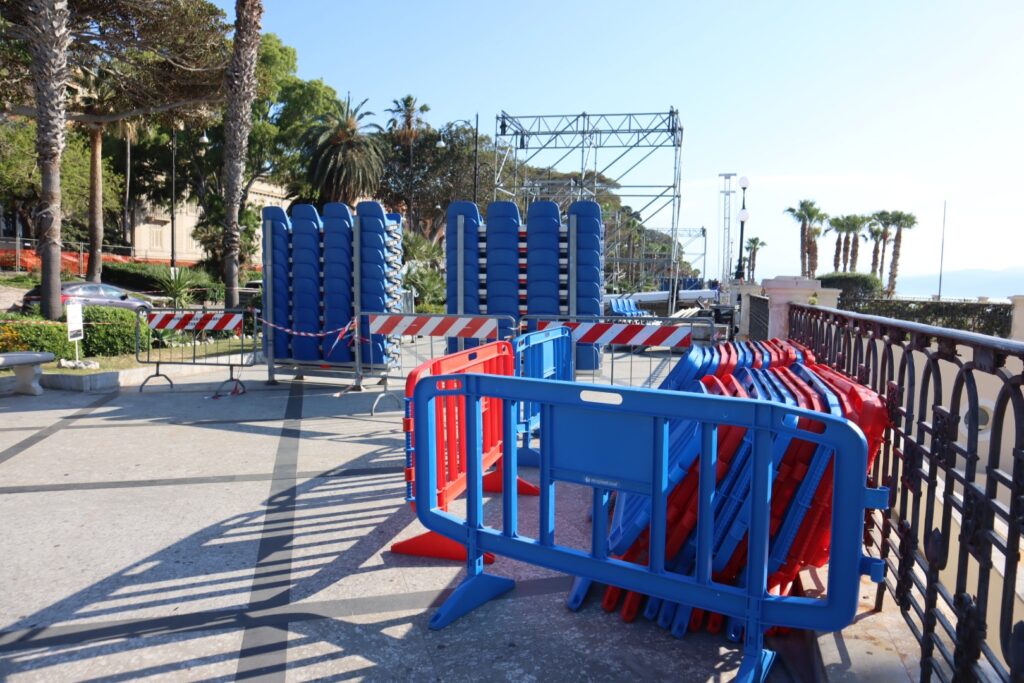 Preparazione lungomare festa dell'arma