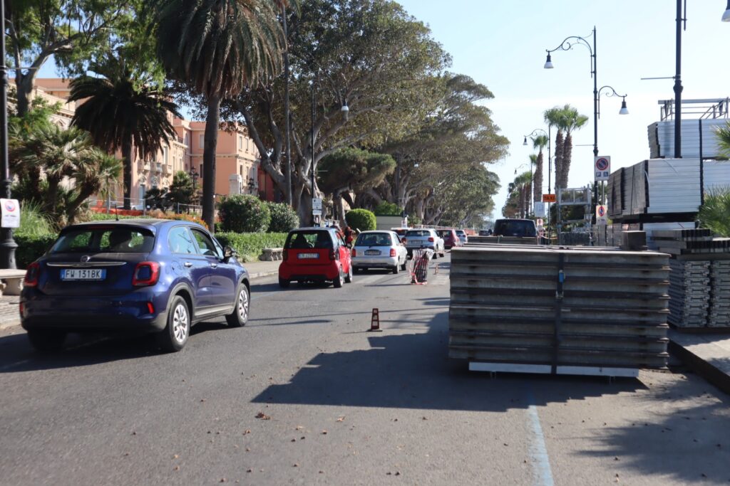 Preparazione lungomare festa dell'arma
