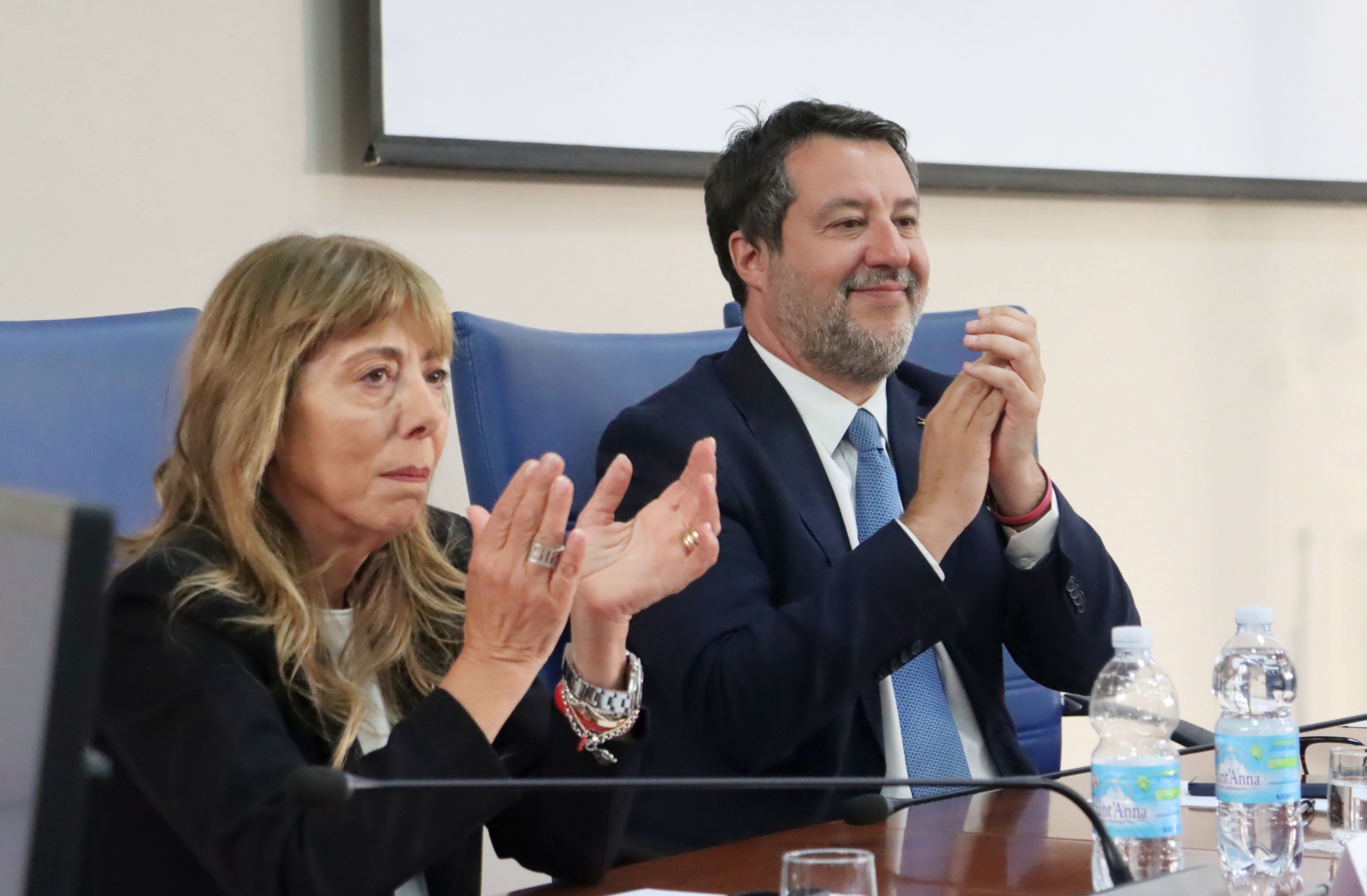Lega, Minasi al fianco di Salvini: “lezione di coraggio e democrazia. Dimissioni
