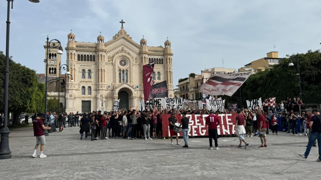 Protesta ultrà Reggina sul Corso Garibaldi