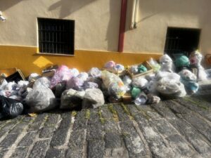 Spazzatura via Battaglia dir. Capua