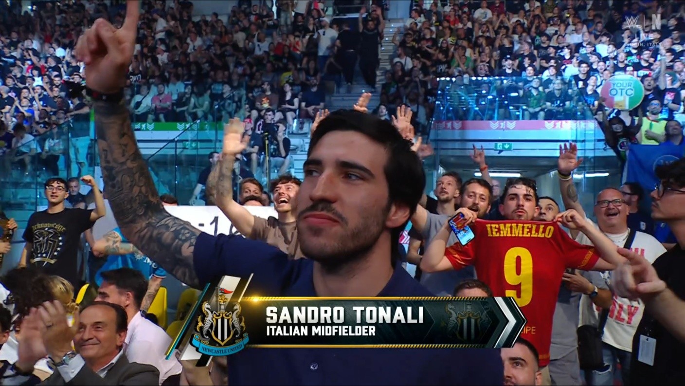 Tifoso Maglia Iemmello Clash in Italy