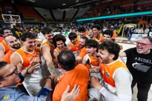 Viola gruppo fine partita