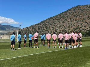 allenamento palermo giocatori in cerchio per ricordare la piccola alessia