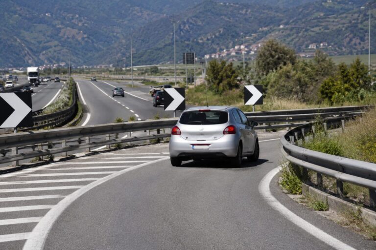 Paura sull’A2, automobilista imbocca la rampa contromano a Rogliano: tragedia sfiorata