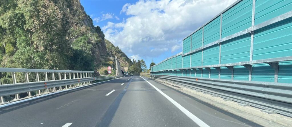 buche voragini a18 messina catania