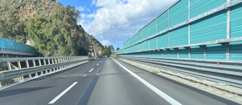 buche voragini a18 messina catania