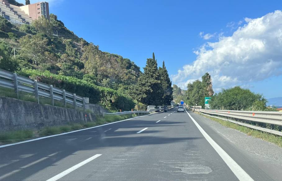 buche voragini a18 messina catania