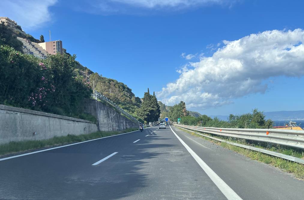 buche voragini a18 messina catania
