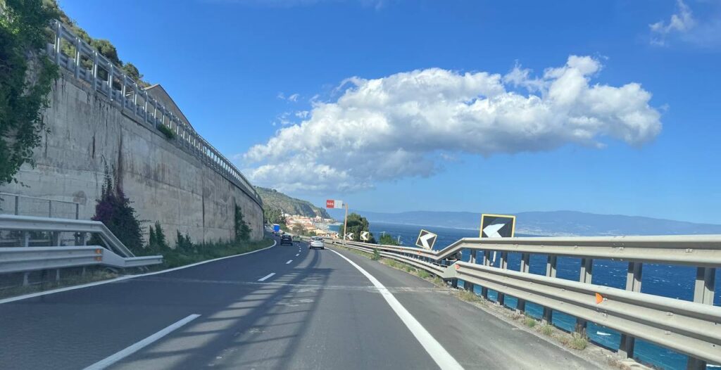 buche voragini a18 messina catania