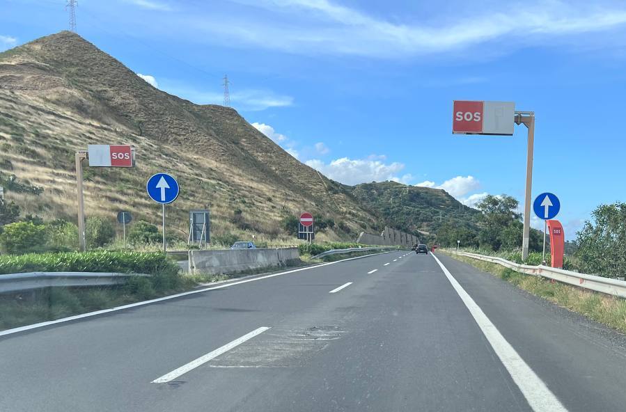 buche voragini a18 messina catania