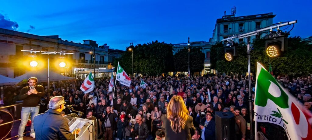comizio battaglia piazza duomo