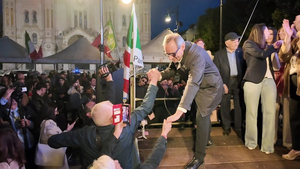 comizio battaglia piazza duomo