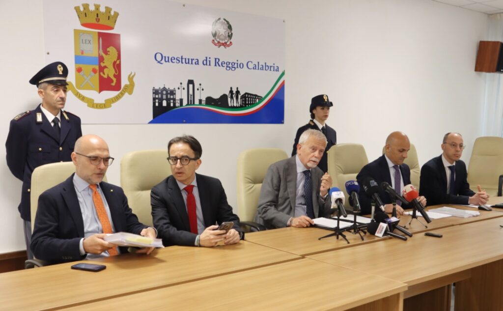 conferenza stampa arresti comune questura