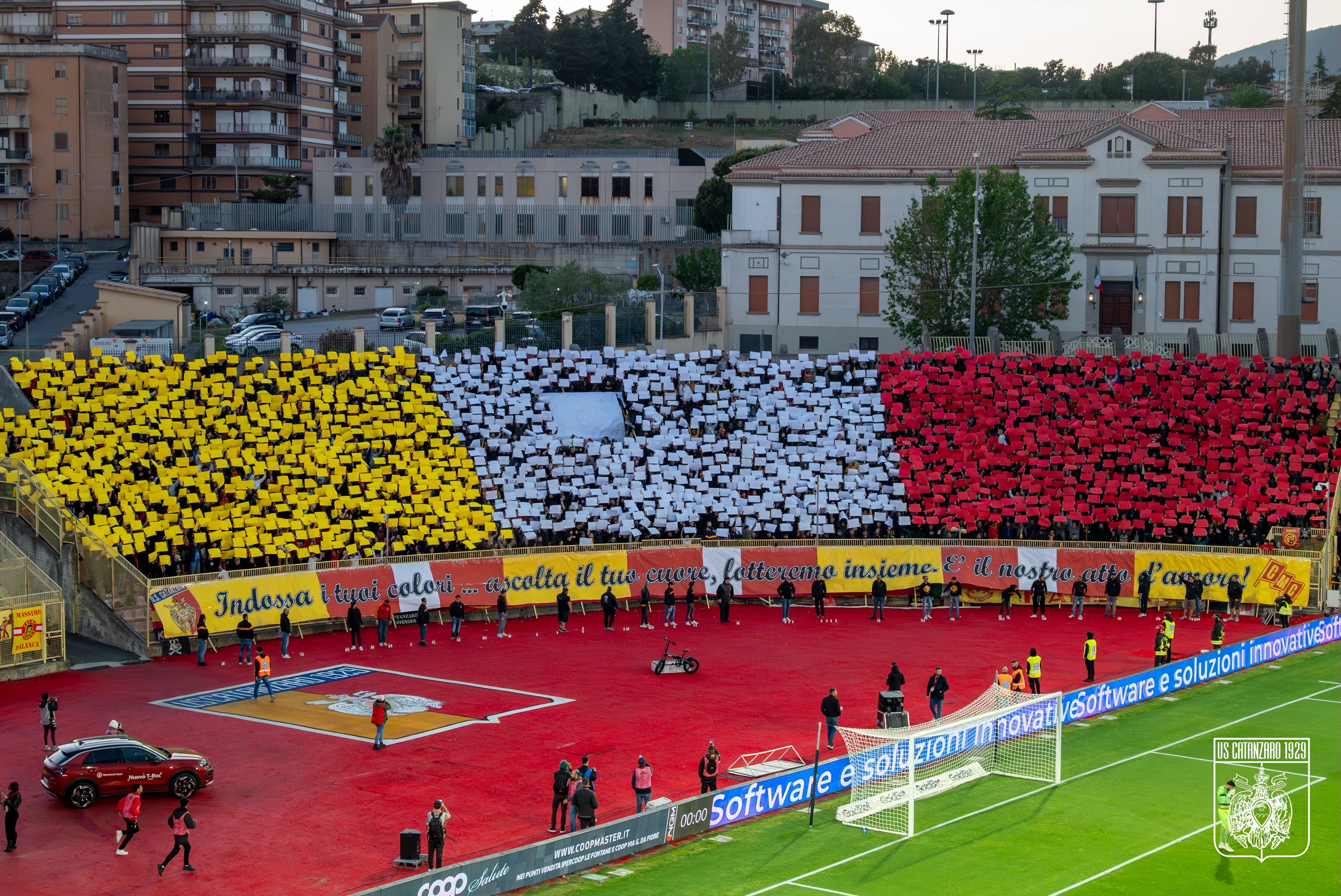 coreografia tifosi ultrà curva catanzaro
