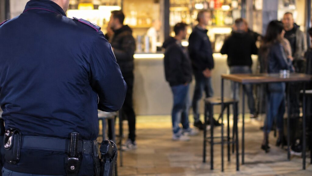 crotone polizia controlli bar