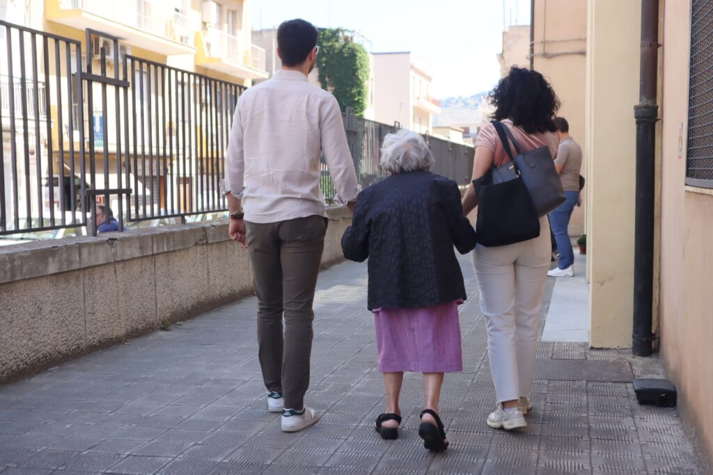 elezioni reggio calabria 2026 famiglia al voto con anziana