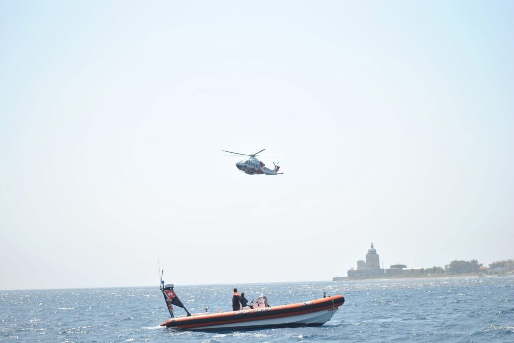 esercitazione stretto di messina guardia costiera