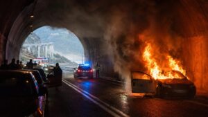 incendio auto a2 salerno reggio