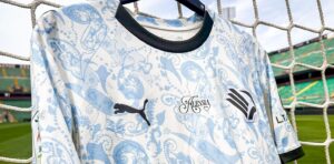 maglia palermo con scritta alessia per ricordare la piccola alessia la rosa