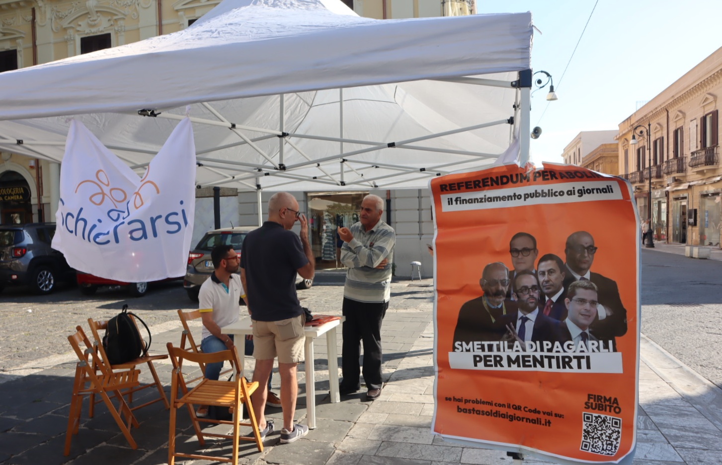 manifestazione firma day per dire no ai finanziamenti pubblici ai giornali (4)
