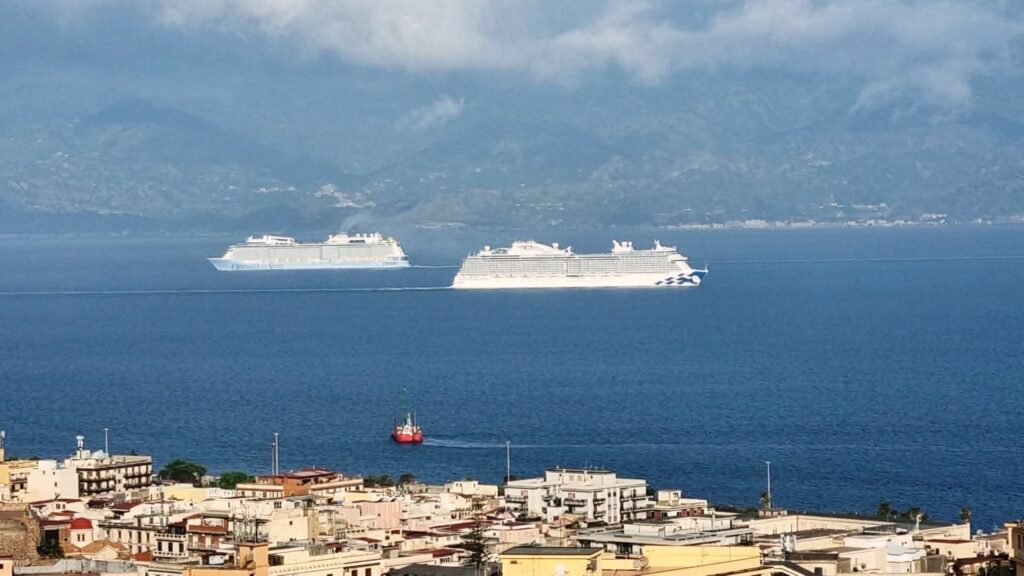 navi da crociera stretto di messina