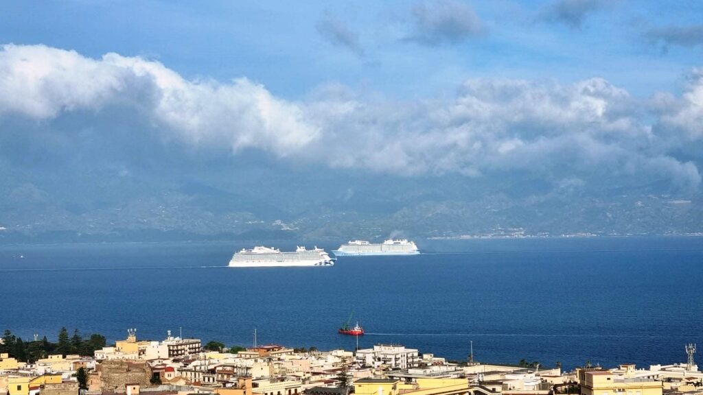 navi da crociera stretto di messina