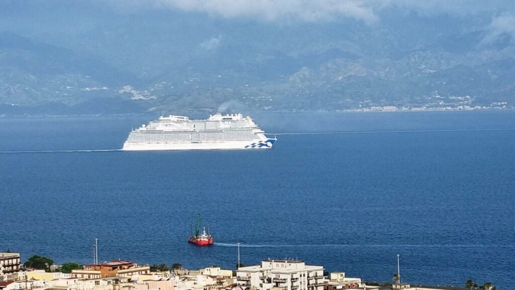 navi da crociera stretto di messina