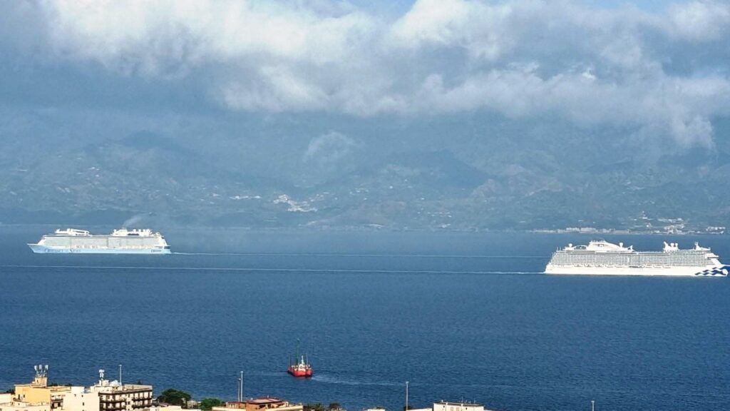 navi da crociera stretto di messina