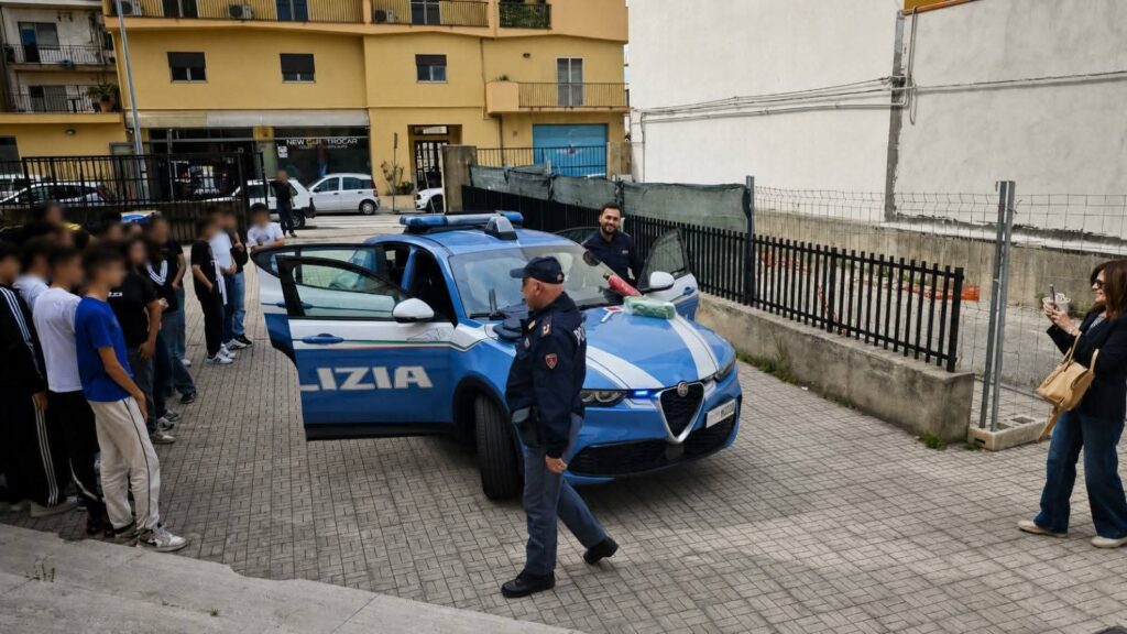 polizia con i giovani