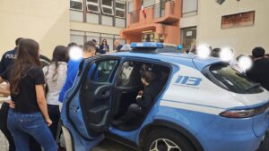 polizia con i giovani