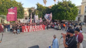 protesta ultrà reggina a piazza italia