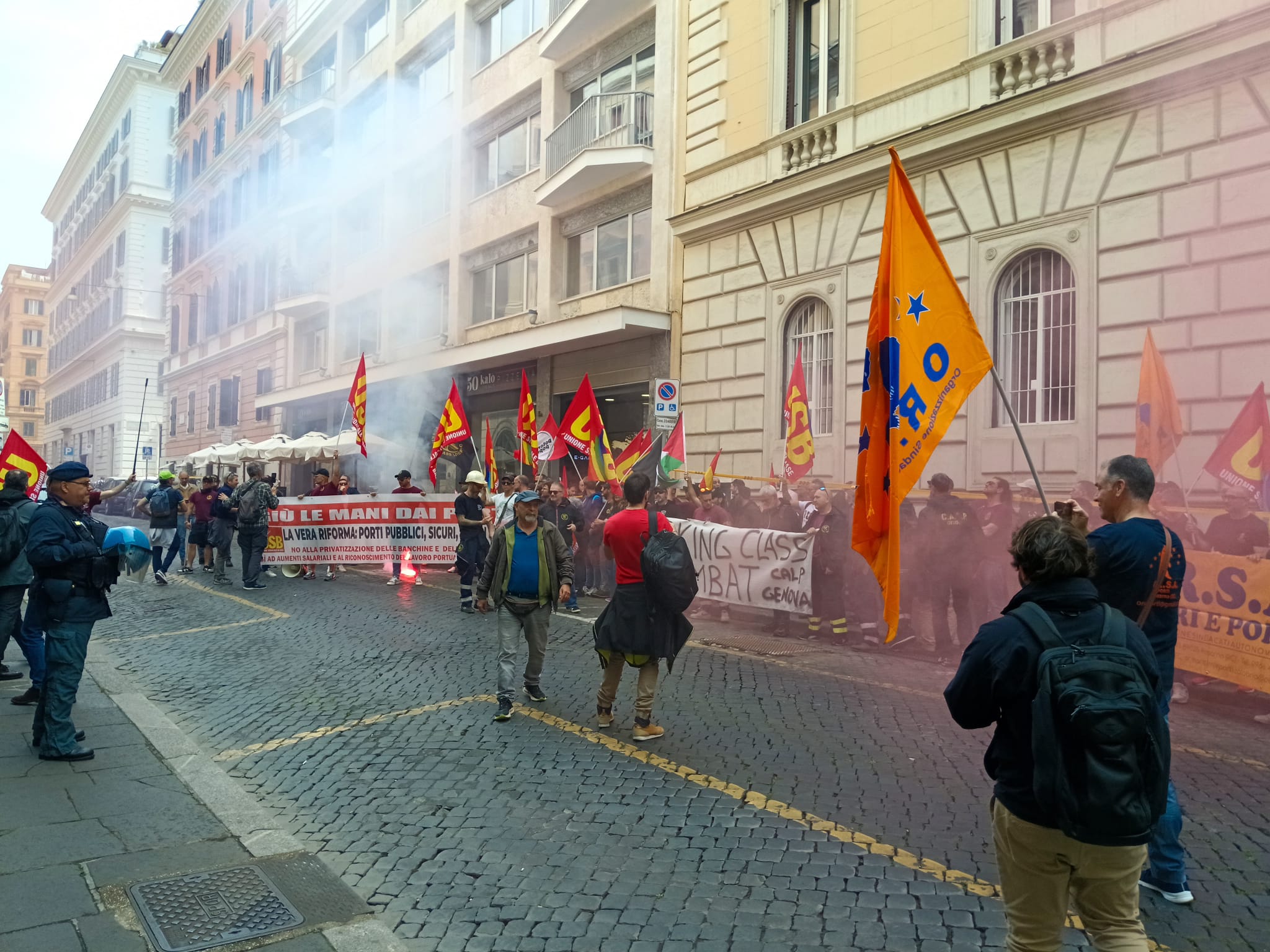 sciopero portuali davanti al ministero