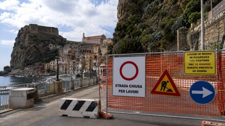 Scilla, per i lavori del porto chiude la strada di accesso a Chianalea all’alba della stagione turistica: commercianti sul piede di guerra | INTERVISTE