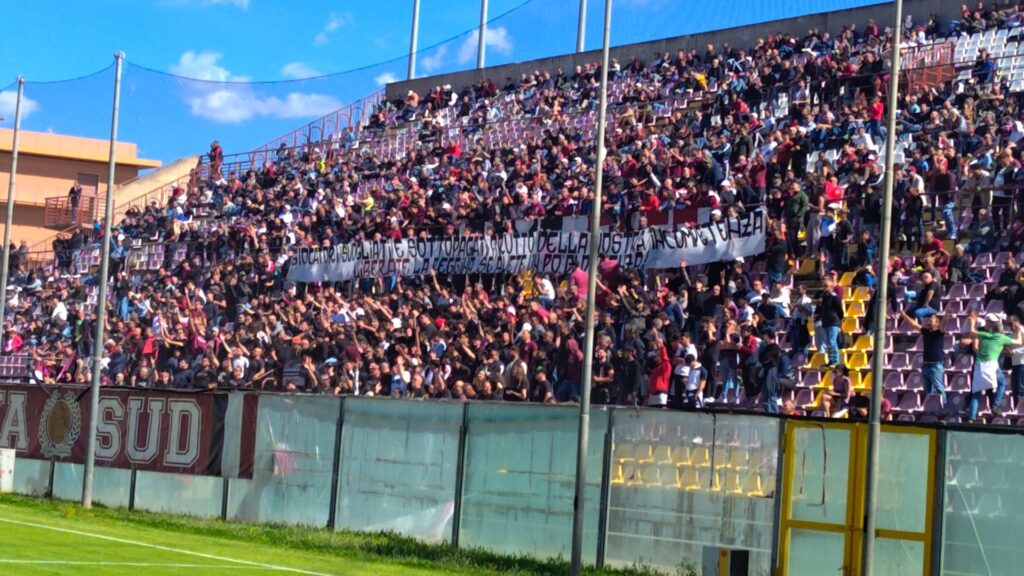 striscione tifosi reggina